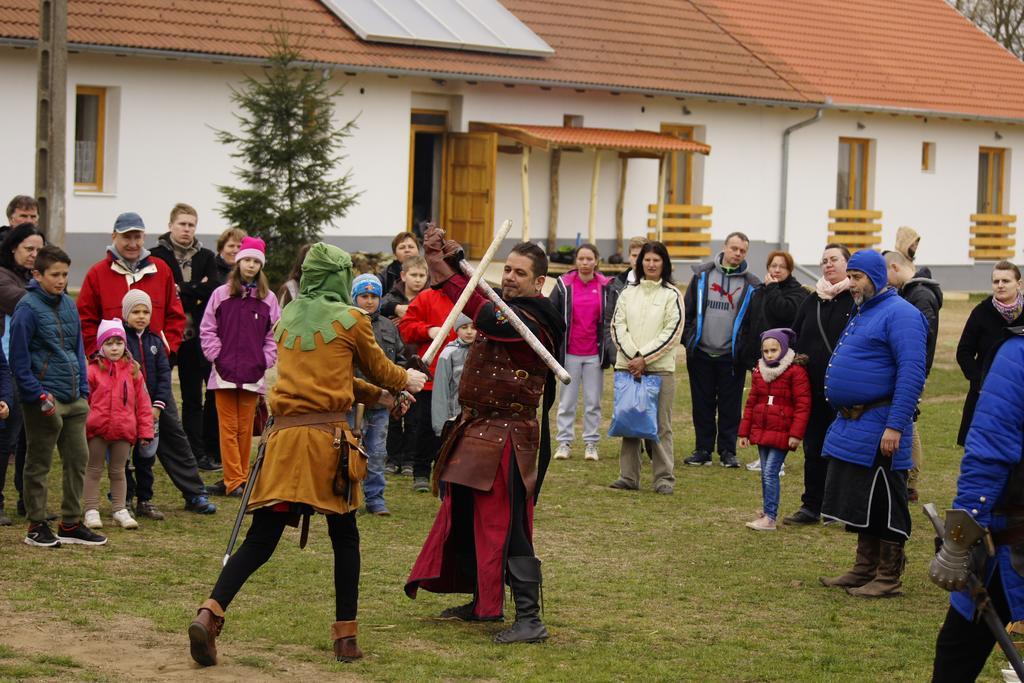 Akácliget Vendégház és Major Ofeherto Exterior foto